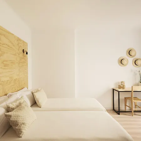 Forenna Hostel (Adults Only)-3